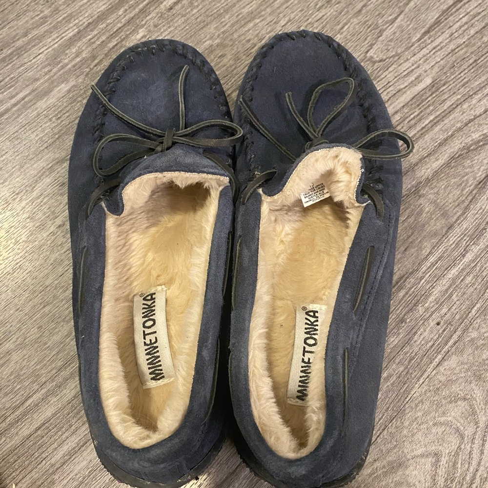 Minnetonka Men's Navy Moccasins